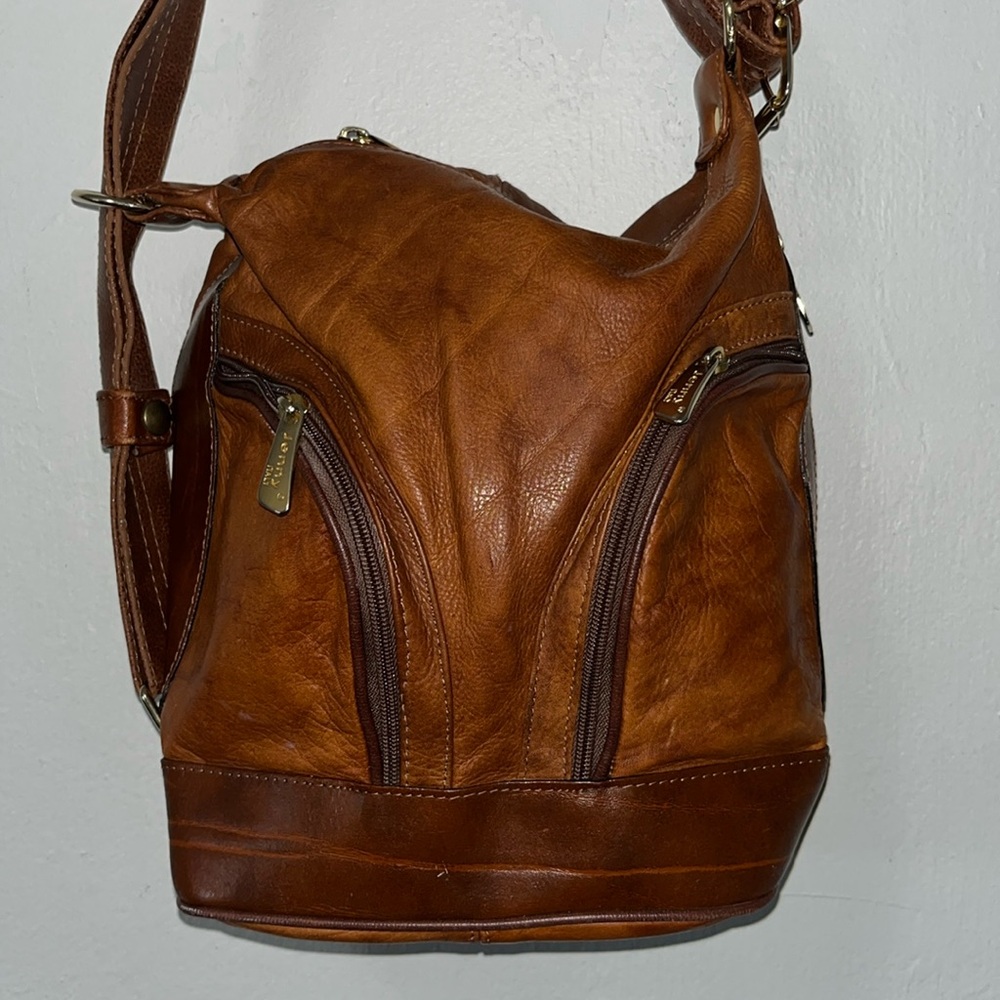 Jenny Italian Convertible Leather bucket Bag purse EUC 90% leather